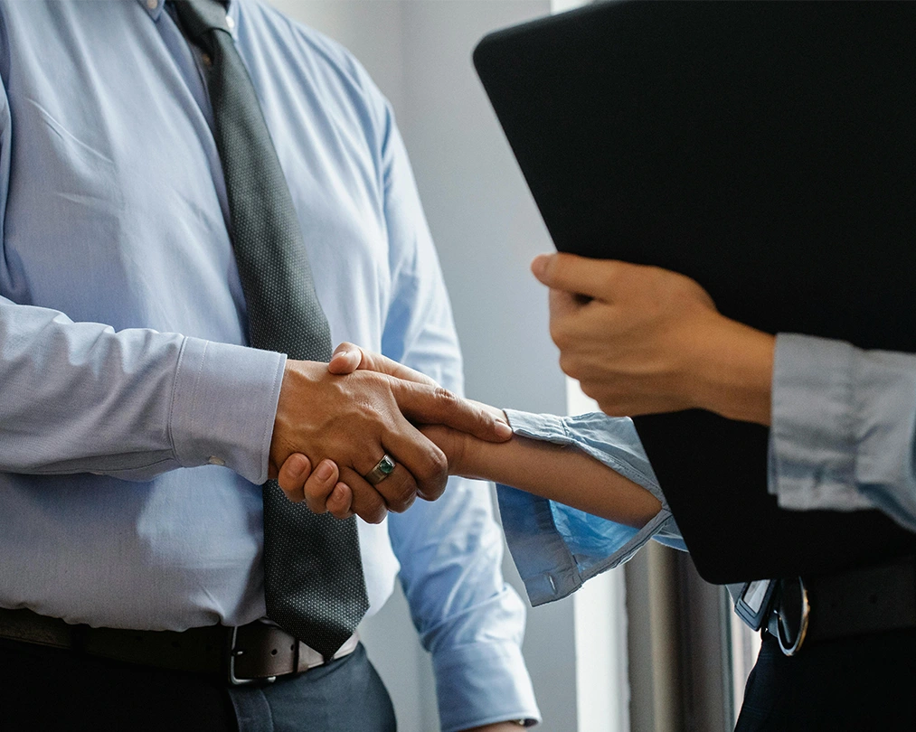 SEO experts in Kerala, a business handshake sealing a deal